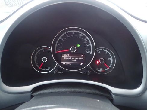 Used 2013 Volkswagen Beetle TDI FWD image 16