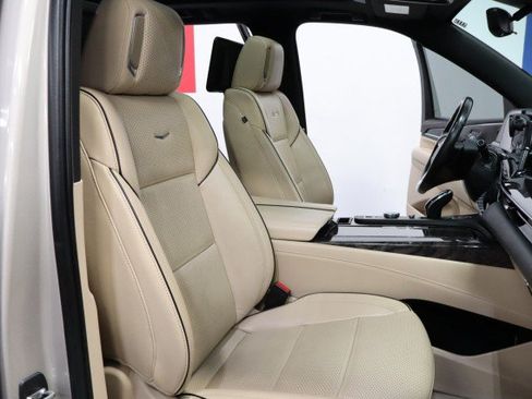 Used 2021 Cadillac Escalade Premium Luxury w/ LPO, Illumination Package AWD/4WD image 70