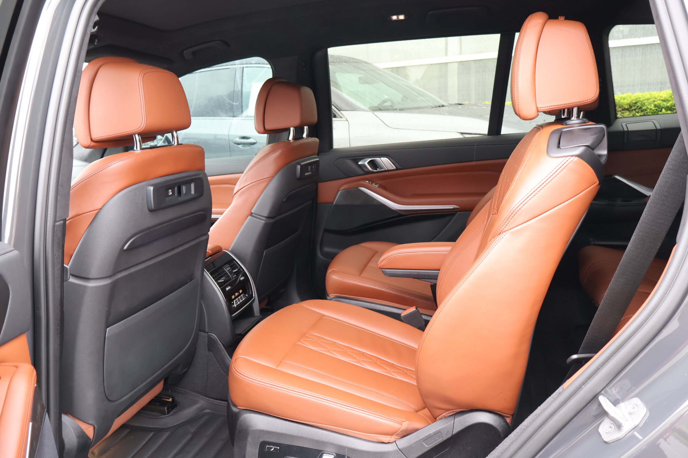 Used 2022 BMW X7 xDrive40i w/ M Sport Package AWD/4WD image 15