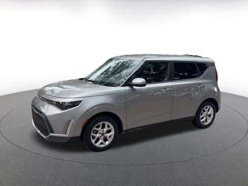 Used 2025 Kia Soul LX w/ LX Technology Package FWD image 8