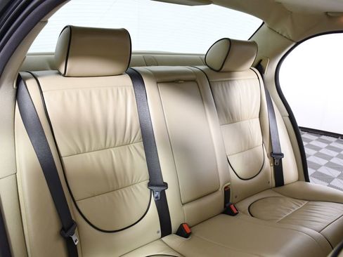 Used 2009 Jaguar XJ8 image 31