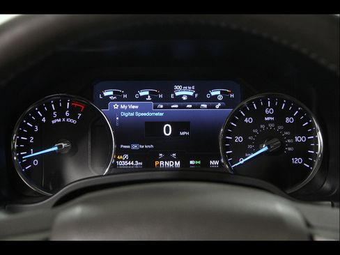 Used 2019 Ford Expedition XLT w/ Equipment Group 202A AWD/4WD image 9