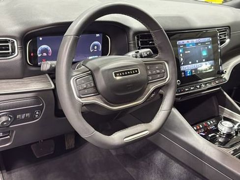Used 2024 Jeep Wagoneer Series III image 9