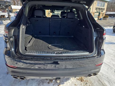 Used 2020 Porsche Cayenne S image 23
