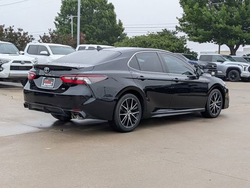 Used 2024 Toyota Camry SE FWD image 5