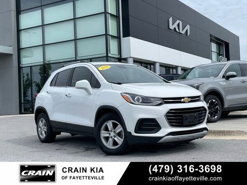 Used 2020 Chevrolet Trax LT w/ LT Convenience Package image 1