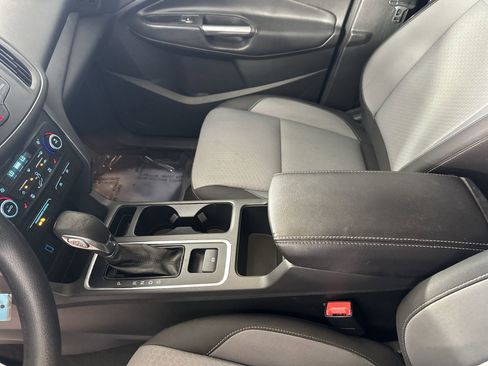 Used 2018 Ford Escape SE image 25