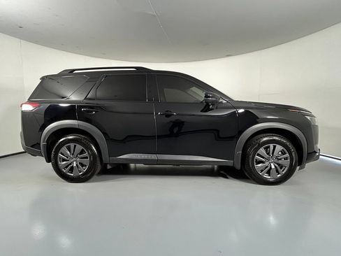 Used 2024 Nissan Pathfinder SV w/ SV Premium Package AWD/4WD image 8