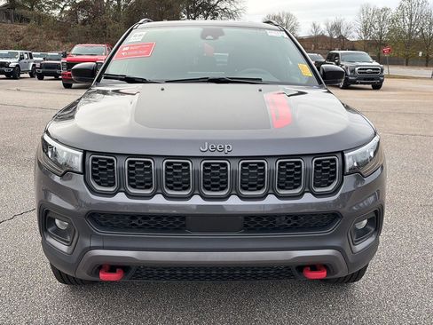 Used 2024 Jeep Compass Trailhawk image 2