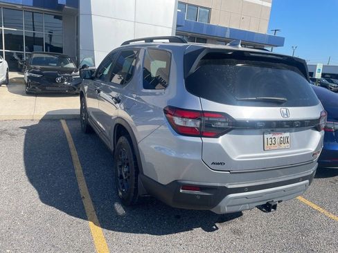 Used 2025 Honda Pilot TrailSport image 3