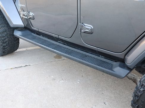 Used 2020 Jeep Wrangler Unlimited Sahara image 14