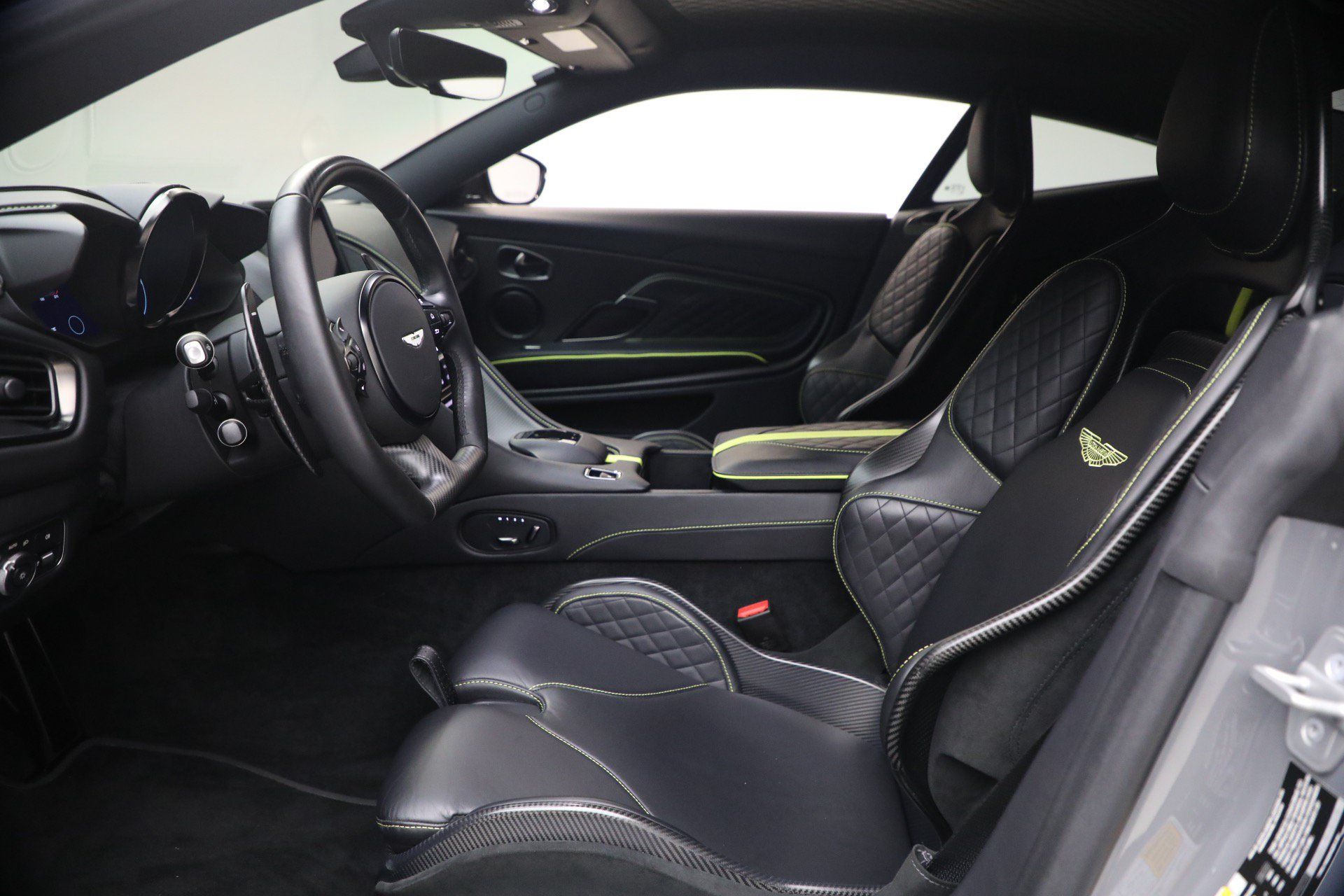 Used 2023 Aston Martin DBS Coupe RWD image 18