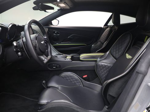Used 2023 Aston Martin DBS Coupe RWD image 18