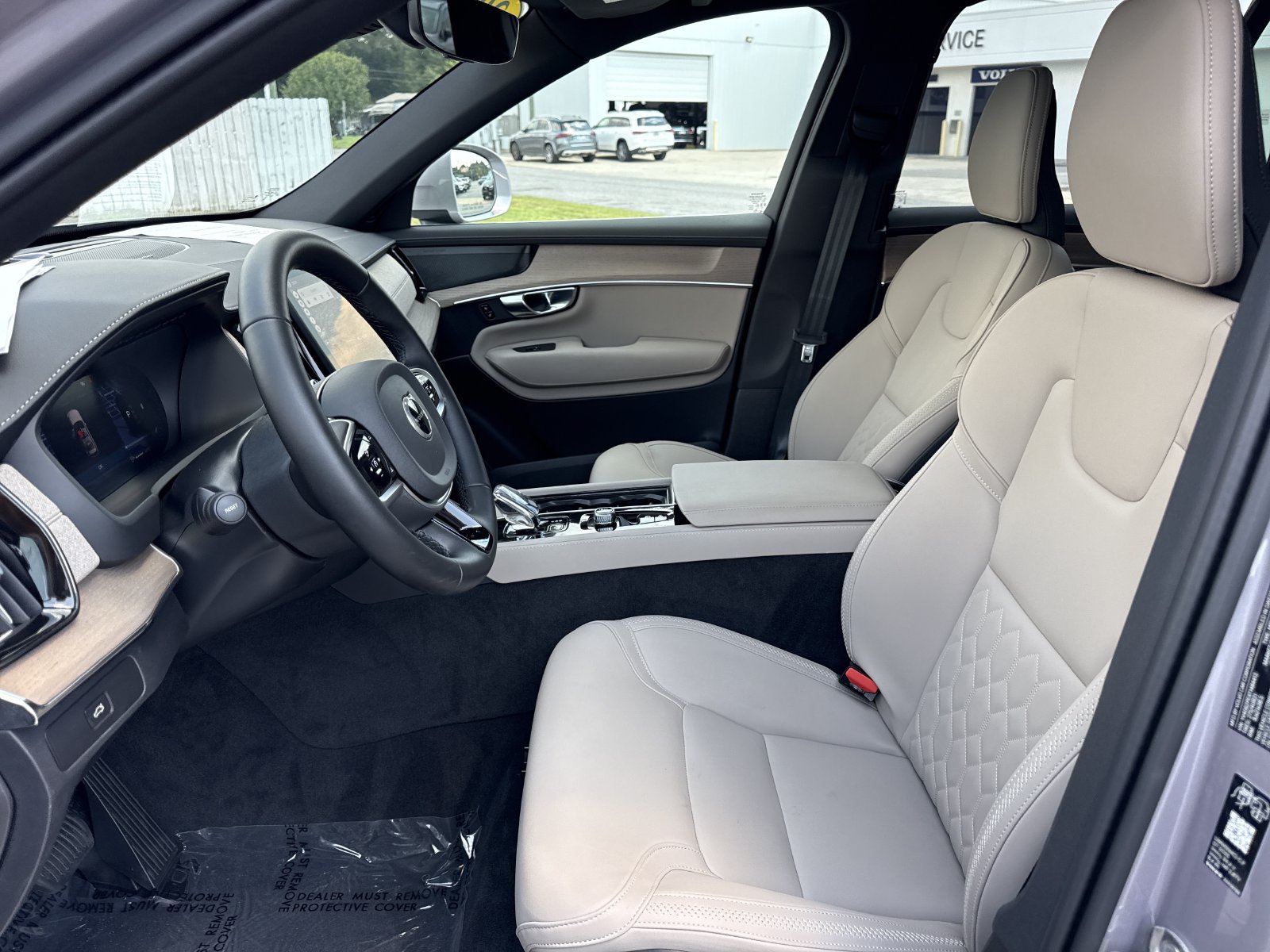 Certified 2026 Volvo XC90 B6 Plus AWD/4WD image 9