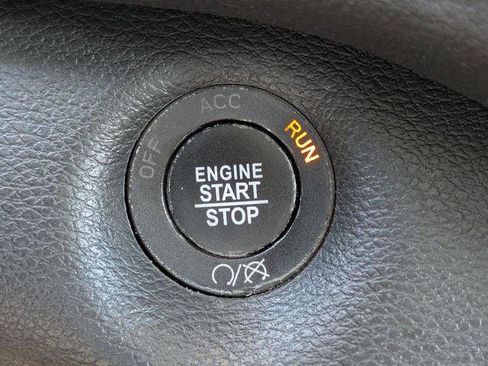 Certified 2021 Jeep Cherokee Latitude Lux w/ Comfort/Convenience Group FWD image 24