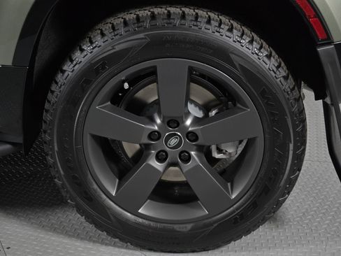 New 2025 Land Rover Defender 90 X-Dynamic SE image 10