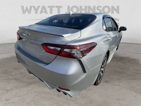 Used 2021 Toyota Camry SE FWD image 9