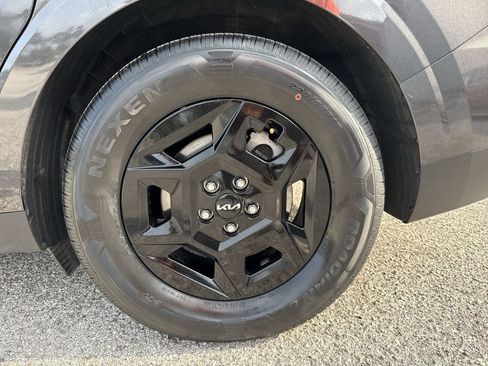 Used 2026 Kia Carnival FWD image 18