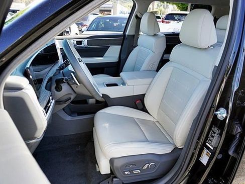 Used 2025 Hyundai Santa Fe Calligraphy AWD/4WD image 17