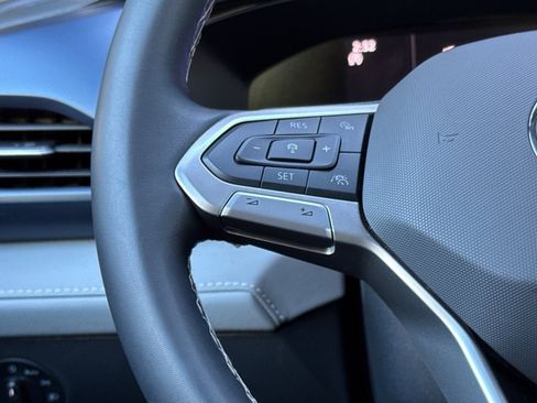 Used 2024 Volkswagen Taos SE image 27