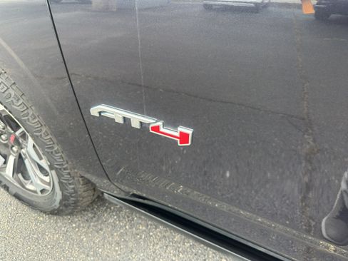 Used 2025 GMC Yukon AT4 Ultimate image 9