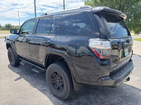 Used 2018 Toyota 4Runner TRD Off-Road Premium AWD/4WD image 4