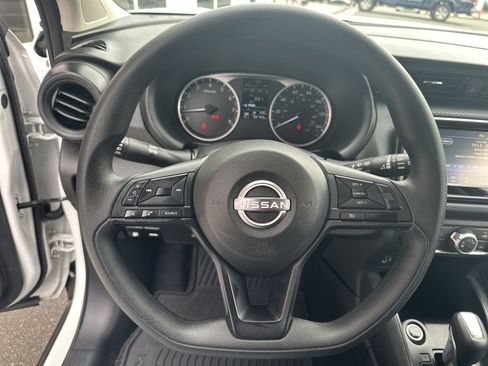 Used 2024 Nissan Kicks S image 11