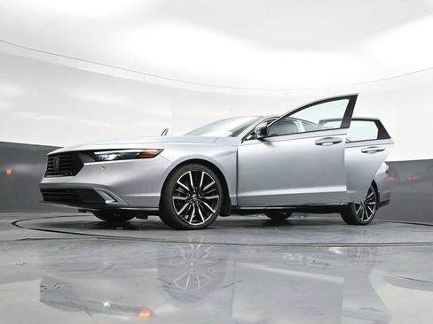 Used 2025 Honda Accord Touring image 41