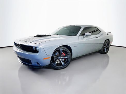 Used 2018 Dodge Challenger R/T Plus image 3