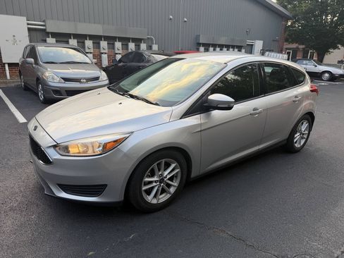 Used 2016 Ford Focus SE FWD image 1
