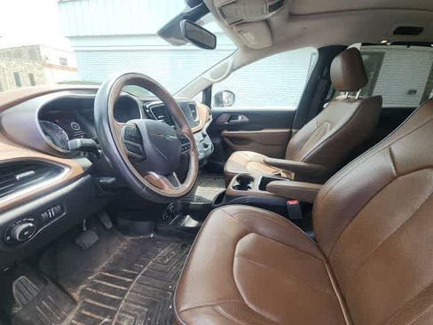 Certified 2019 Chrysler Pacifica Limited w/ Advanced Safetytec Group FWD image 24
