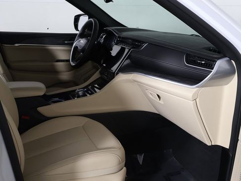 Used 2024 Jeep Grand Cherokee Limited image 24