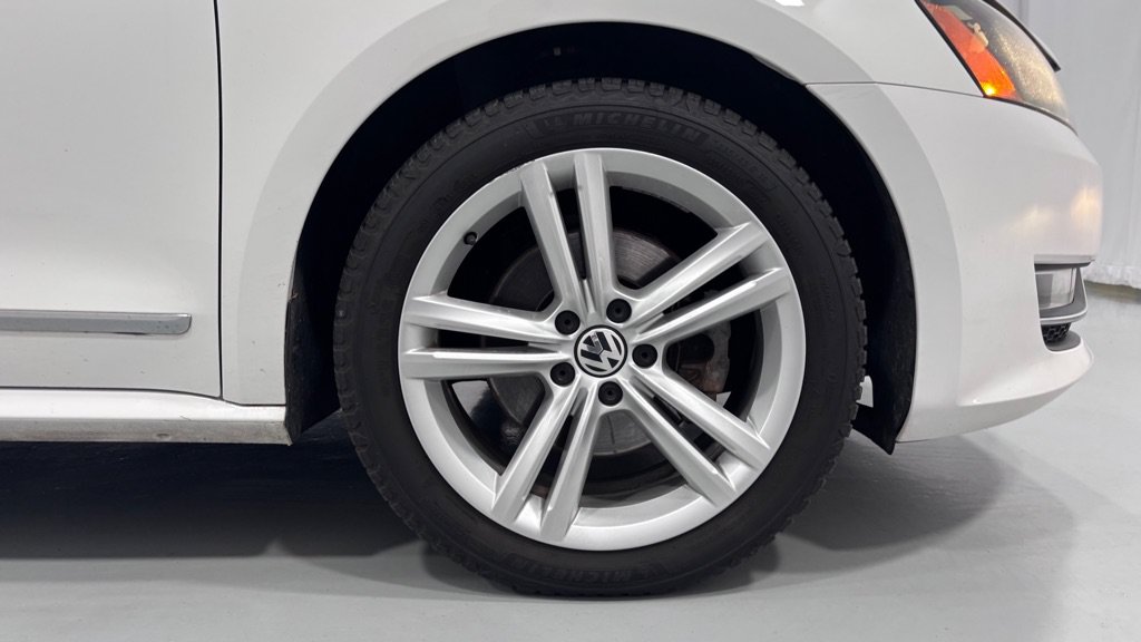 Used 2014 Volkswagen Passat TDI SEL Premium FWD image 33