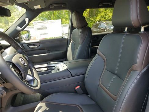 New 2025 Nissan Armada SL w/ Captain's Chari Seat Package image 5