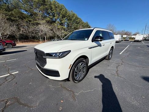 New 2025 Lincoln Navigator Reserve image 3
