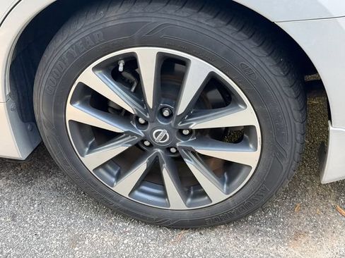 Used 2016 Nissan Altima 2.5 SL w/ 2.5 Technology w/LED Package FWD image 12