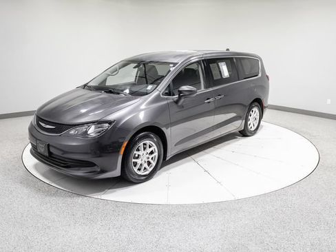 Used 2020 Chrysler Voyager LX FWD image 31