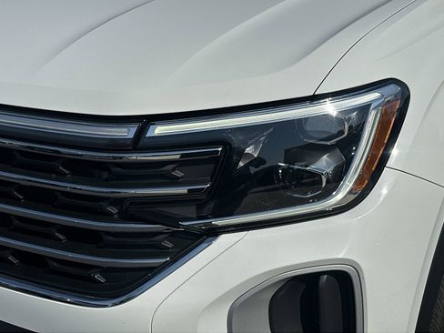 Used 2024 Volkswagen Atlas SE FWD image 11