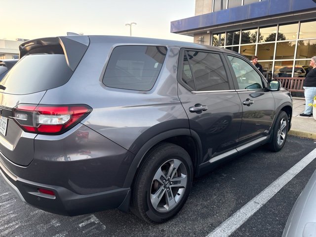 Used 2025 Honda Pilot EX-L image 4