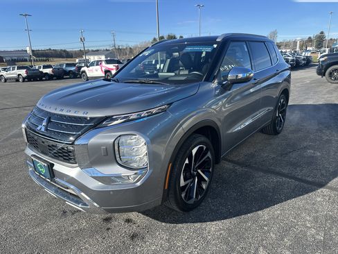 Used 2024 Mitsubishi Outlander SEL image 3