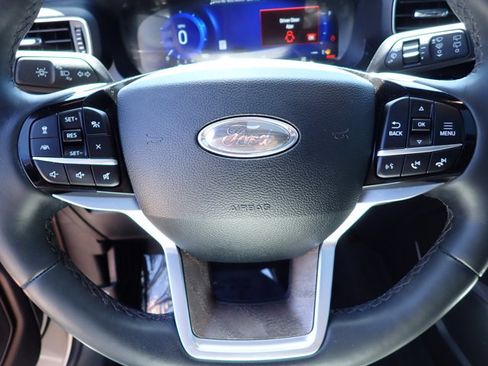 Used 2023 Ford Explorer Platinum w/ Technology Package AWD/4WD image 20