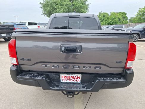 Used 2016 Toyota Tacoma SR5 w/ Towing Package AWD/4WD image 5
