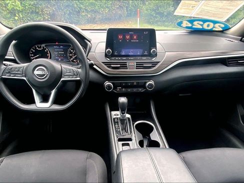 Used 2024 Nissan Altima 2.5 SV AWD/4WD image 16