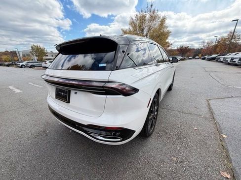 New 2026 Lincoln Nautilus Reserve image 7