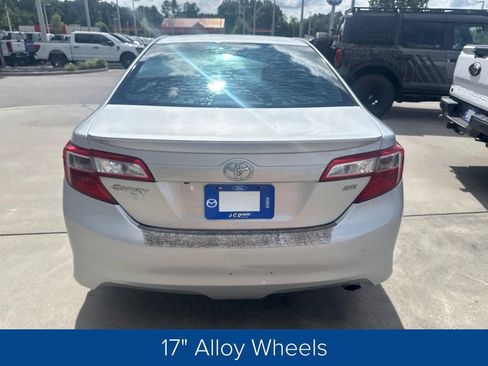 Used 2014 Toyota Camry SE FWD image 5