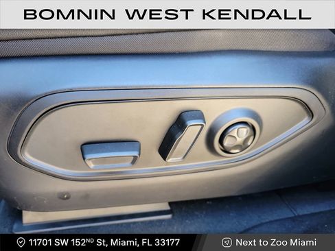 Used 2025 Jeep Grand Cherokee Limited w/ Black Appearance Package image 11