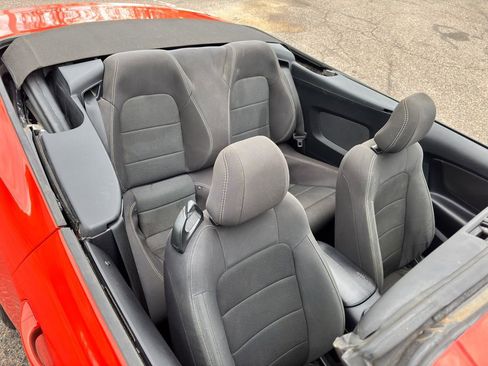 Used 2016 Ford Mustang Convertible RWD image 27