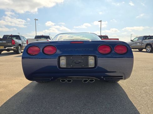 Used 2004 Chevrolet Corvette Coupe w/ Preferred Equipment Group RWD image 4