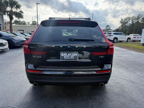 Used 2021 Volvo XC60 T5 Momentum w/ Advanced Package image 4