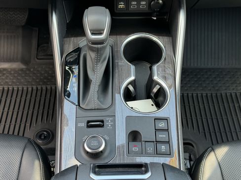 Used 2024 Toyota Highlander Platinum AWD/4WD image 24